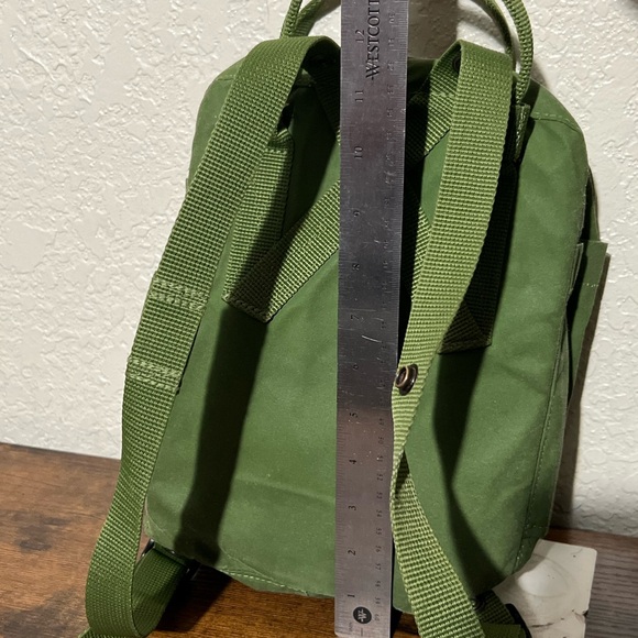 Fjallraven Kånken Forest Green Backpack - Picture 7 of 8